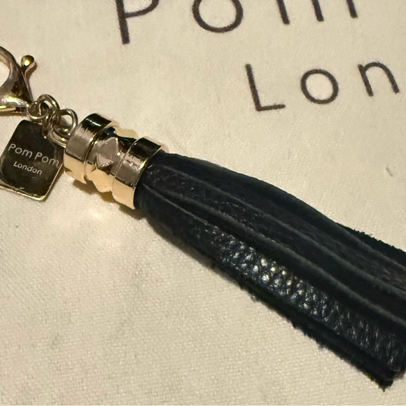 Pom Pom London Textured Black Leather Crossbody bag - Picture 2 of 6